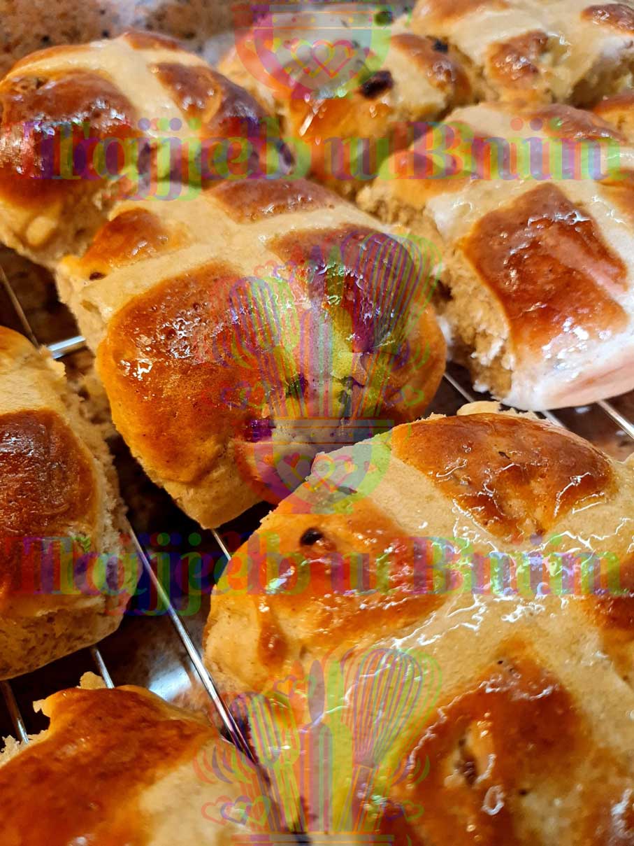 Enlarged image of prepared Hot cross buns